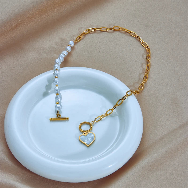 Colar Feminino com Coração e Pérola em Aço