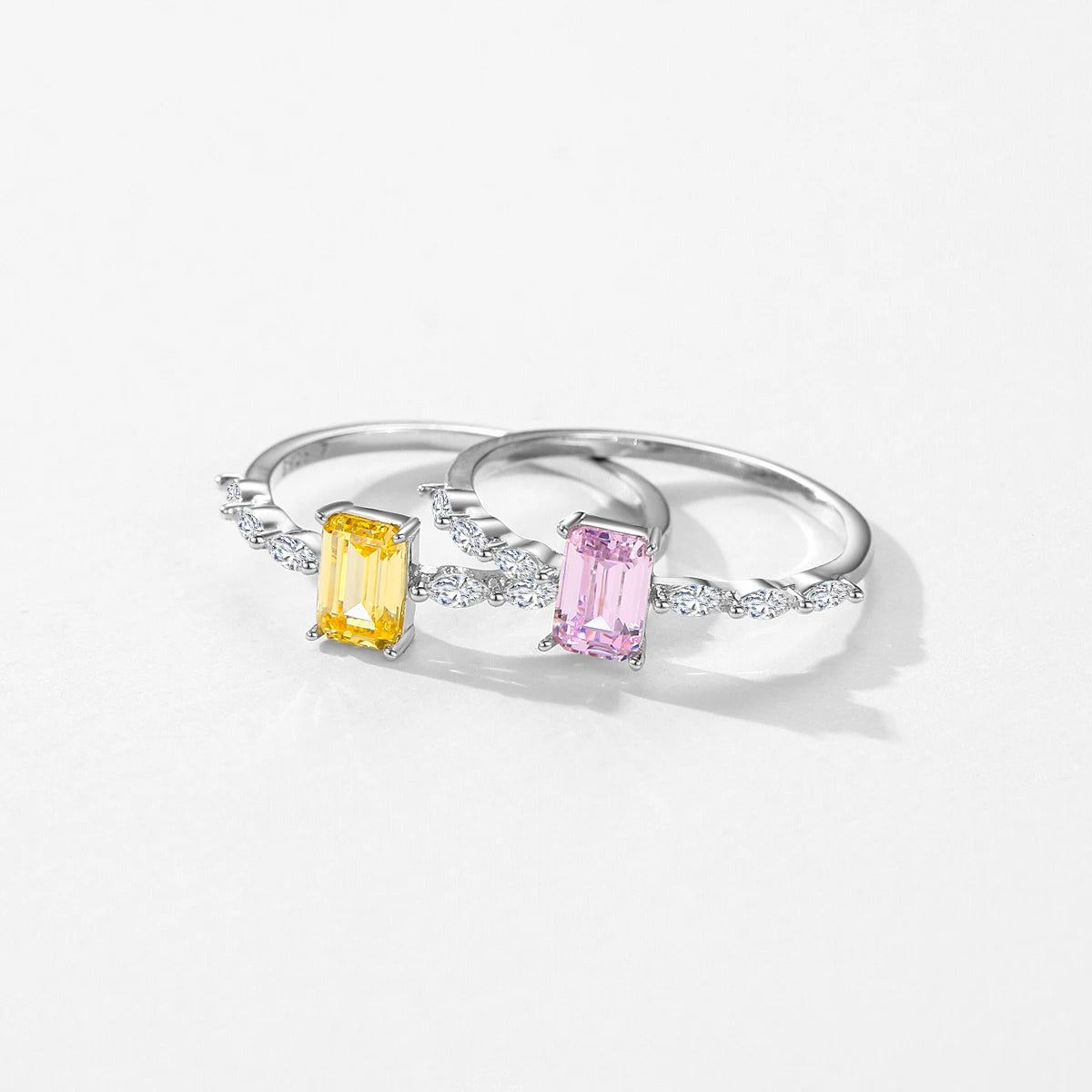 Anel Feminino com Zircônia Rosa ou Amarela – Corte Esmeralda em Prata 925