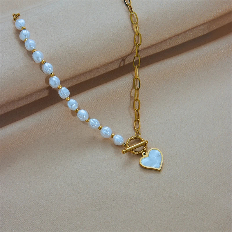 Colar Feminino com Coração e Pérola em Aço