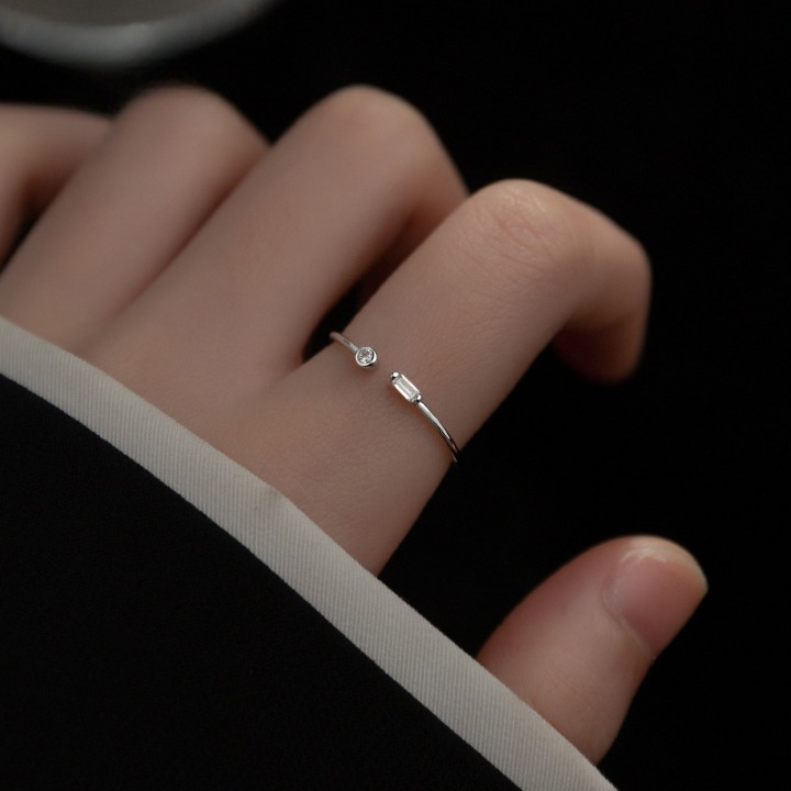 Anel Fino Ajustável em Prata 925 com Zircônia – Banhado a Ouro 14K