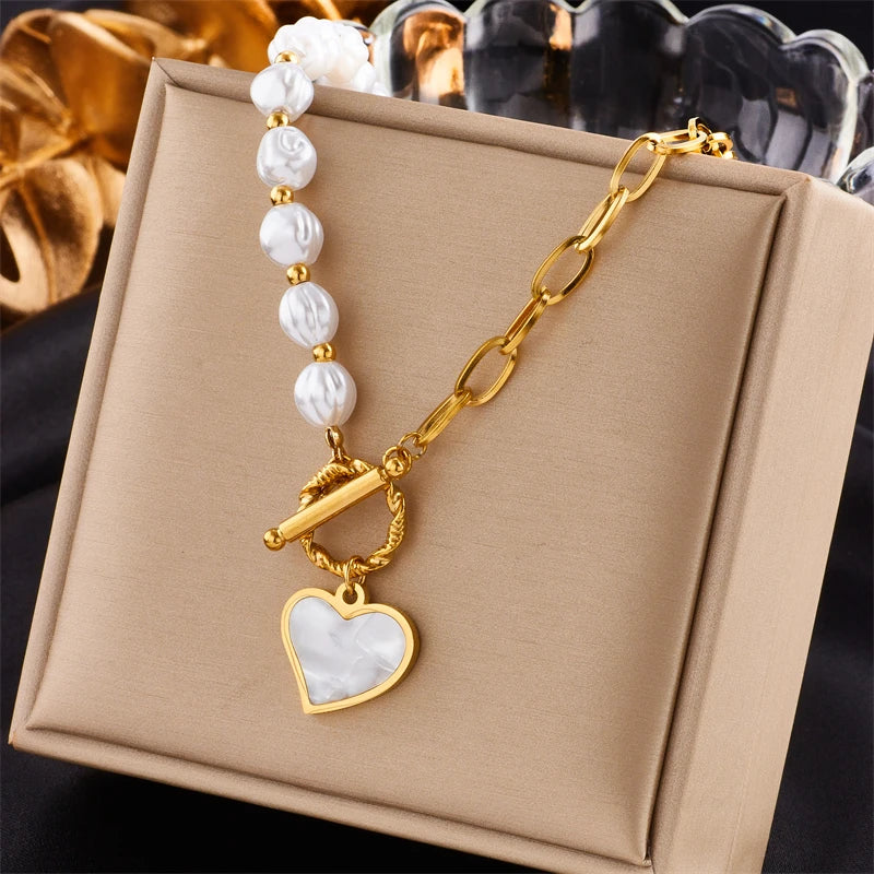 Colar Feminino com Coração e Pérola em Aço