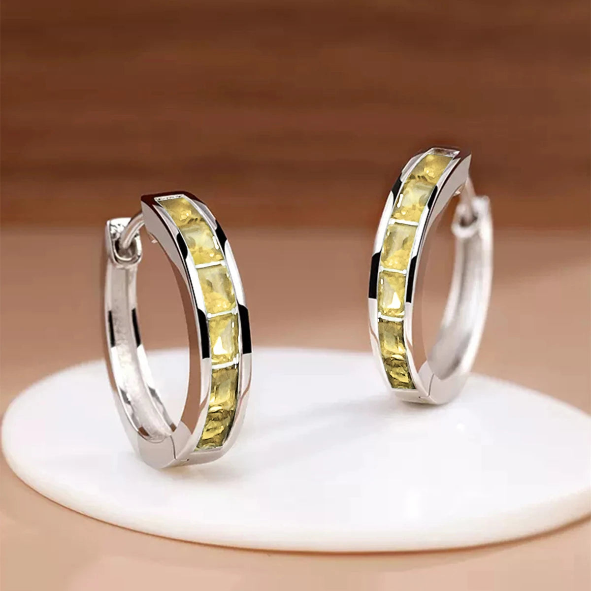 Argola Clássica com Zircônias