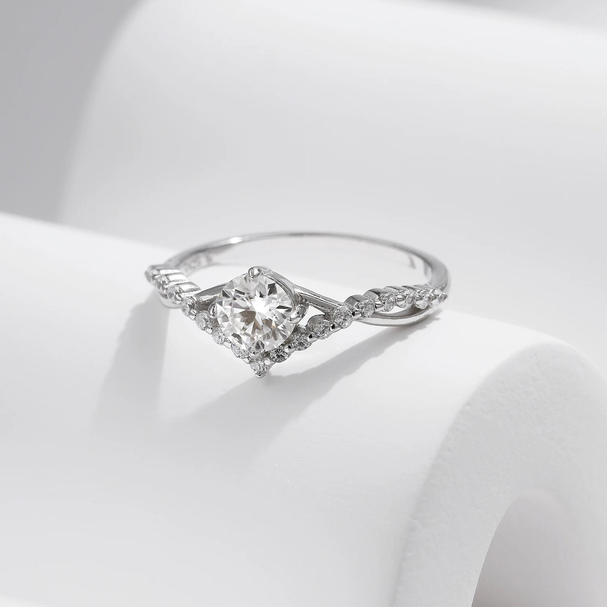 Anel Coroa com Moissanite – Prata 925