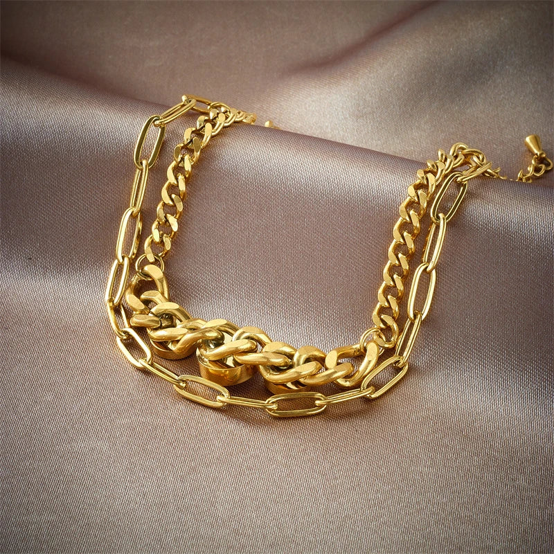 Pulseira Charme Feminina Banhada a Ouro com Zircônia